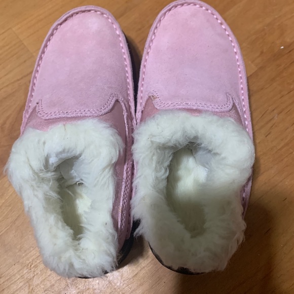 Girls size 13 lands end fur lined shoes. New never worn. - Picture 3 of 4